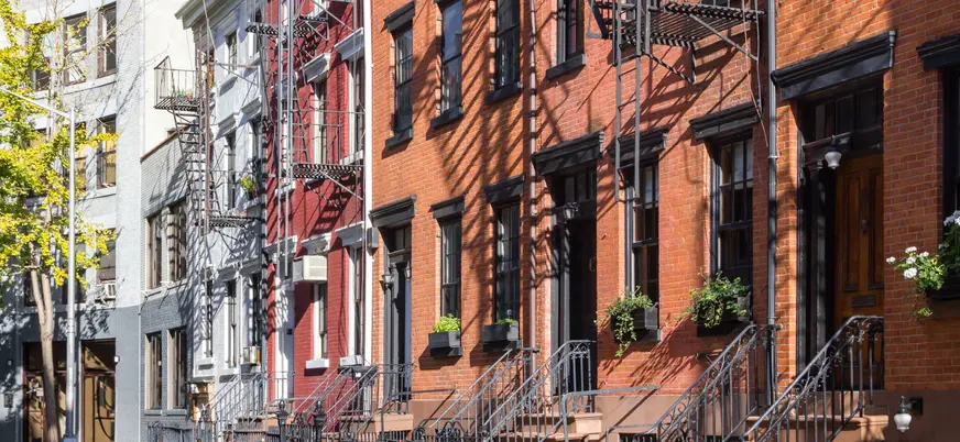 Casas residenciales típicas de Greenwich Village en Nueva York, Estados Unidos