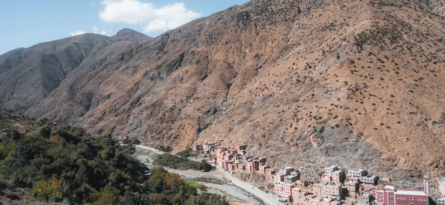 Vista del pueblo de Setti Fatma en el valle de Ourika, montañas del Atlas