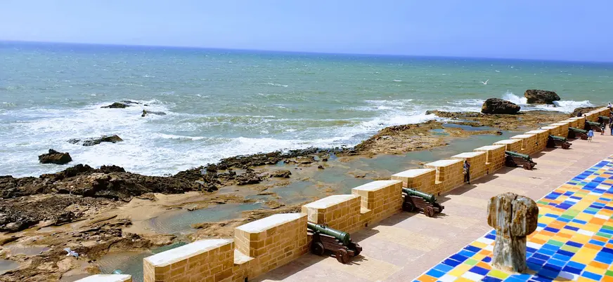Muralla y cañones de la Skala de Ville en Essaouira con vistas al Atlántico