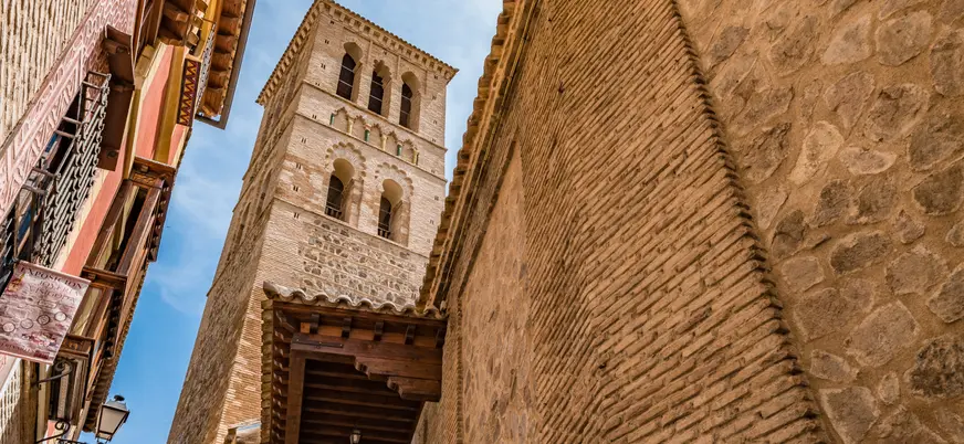 La Iglesia de Santo Tomé es conocida principalmente por albergar una de las pinturas más famosas del mundo: "El Entierro del Conde de Orgaz" de El Greco.