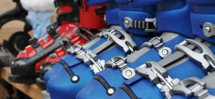 Botas de esquí de alquiler en Fuentes de Invierno, Asturias