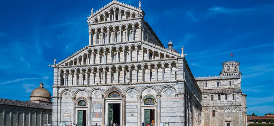  Catedral de Santa María Asunta, ubicada en Piazza dei Miracoli en Pisa, Italia