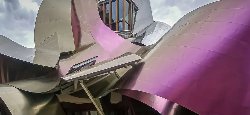 Edificio de Marqués de Riscal diseñado por Gehry en Elciego, La Rioja