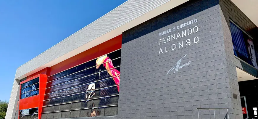 Fachada del Museo y Circuito Fernando Alonso en Asturias