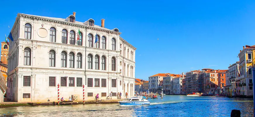 Palacio de los Camerlenghi junto al Gran Canal, ejemplo de arquitectura veneciana en Venecia