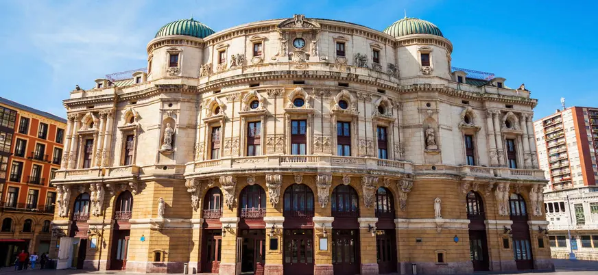 Teatro Arriaga de Bilbao, emblemático edificio junto a la ría