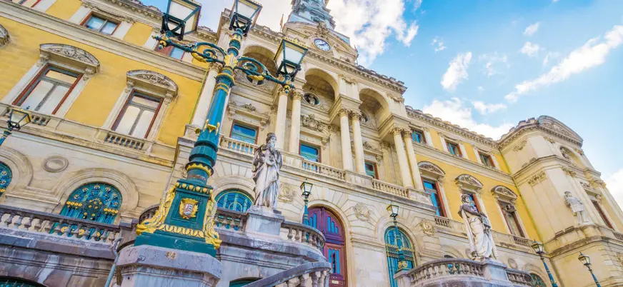 Fachada del Ayuntamiento de Bilbao en estilo ecléctico de finales del siglo XIX