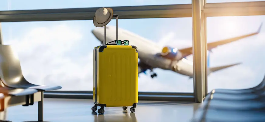 Maleta en terminal del Aeropuerto de Asturias para traslados privados