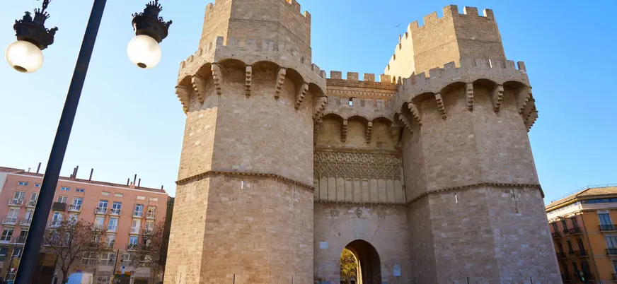 Torres de Serranos, antigua puerta fortificada de acceso a la ciudad de Valencia.