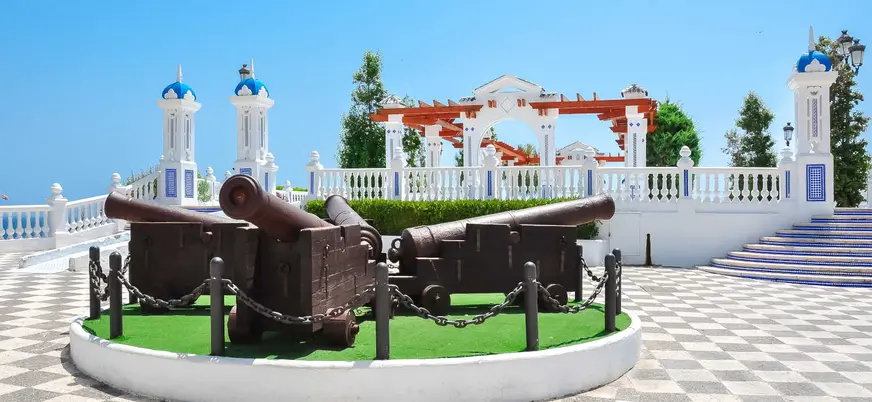 Cañones del Mirador del Castillo en el casco antiguo de Benidorm