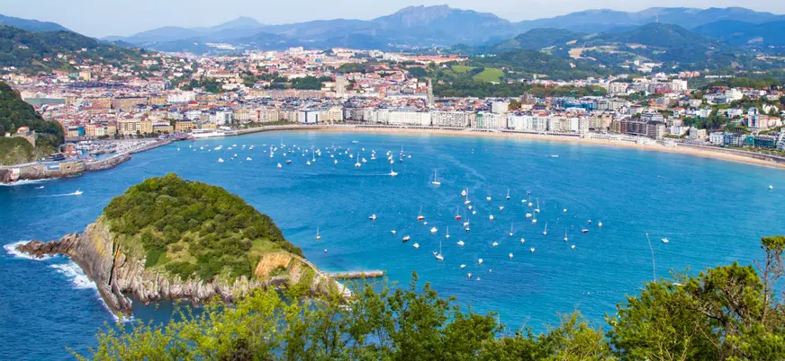 Bahía de La Concha vista desde el Monte Igeldo en San Sebastián