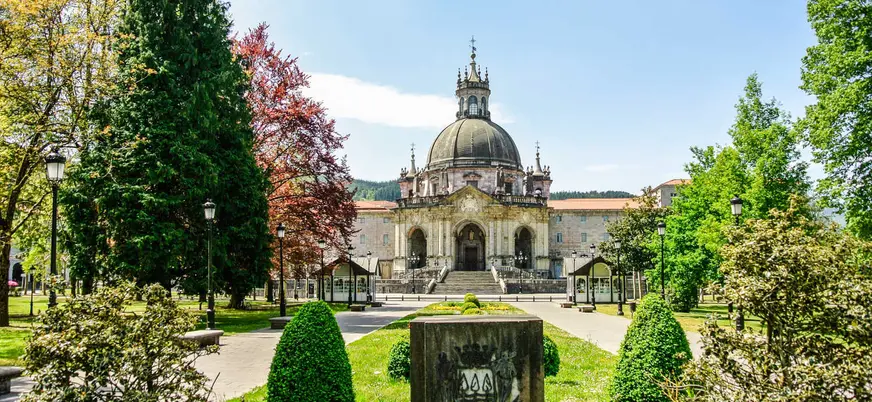 Santuario de Loyola con su cúpula barroca en Azpeitia, País Vasco