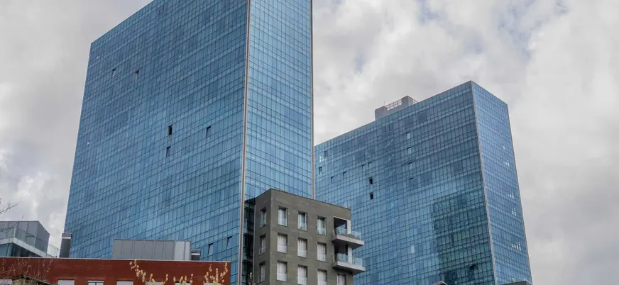 Torres Isozaki en Bilbao, modernos rascacielos de cristal junto a la ría