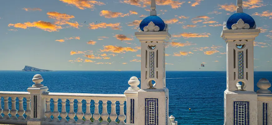 Mirador del Castillo en el cerro Canfali con vistas al mar en Benidorm