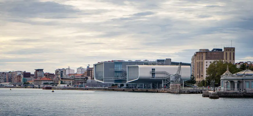 Centro Botín frente a la bahía de Santander, Cantabria