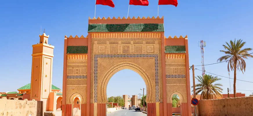 Puerta monumental de Rissani, acceso histórico al desierto de Marruecos