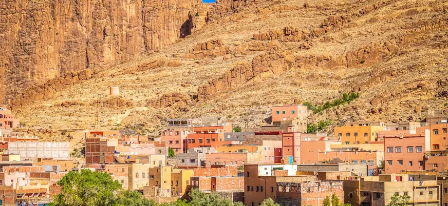 Vista de la villa de Tinghir en las montañas del Atlas, Marruecos