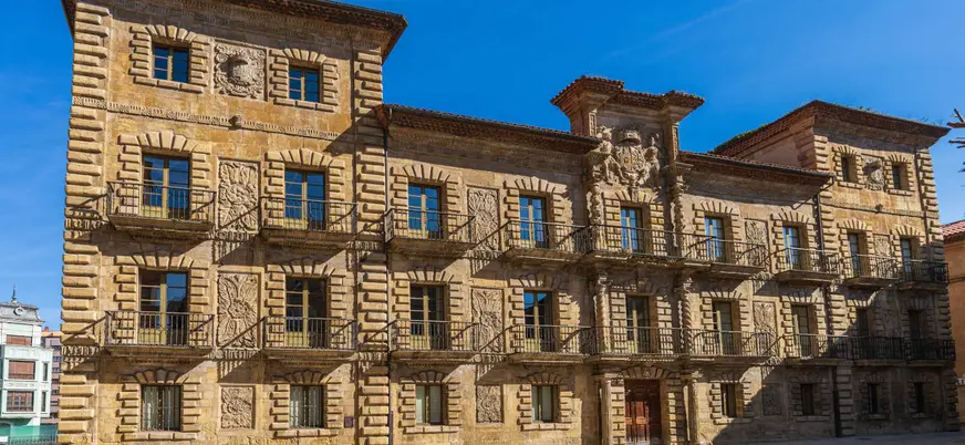 Palacio de Camposagrado en el casco histórico de Avilés