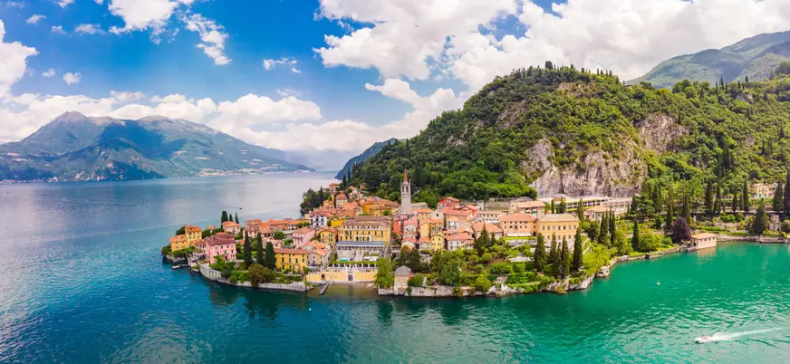 Panorámica del pueblo de Varenna a orillas del Lago de Como