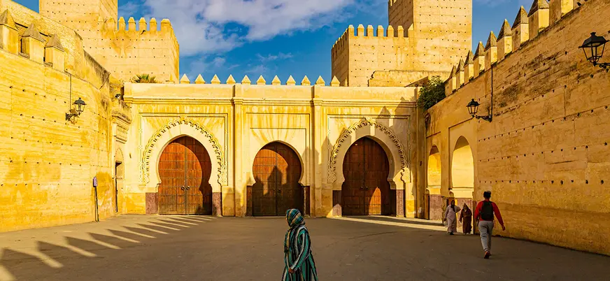 Puerta de la medina Fes El Bali en Fez, capital cultural de Marruecos