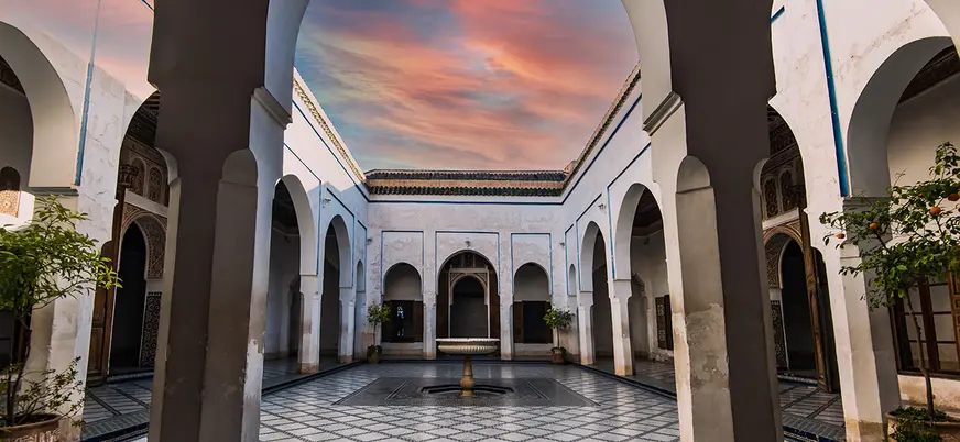 Patio interior del Palacio de la Bahía en Marrakech, Marruecos