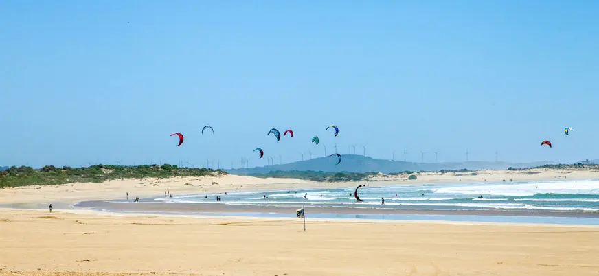 Playa de Essaouira, ideal para kitesurf y windsurf, Marruecos
