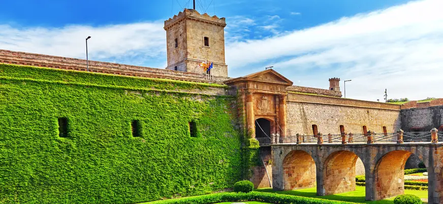 Castillo de Montjuic en la cima de la montaña de Montjuic, Barcelona