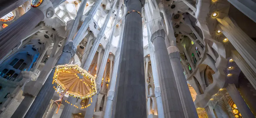 Interior de la Sagrada Familia en Barcelona, templo declarado Patrimonio de la Humanidad