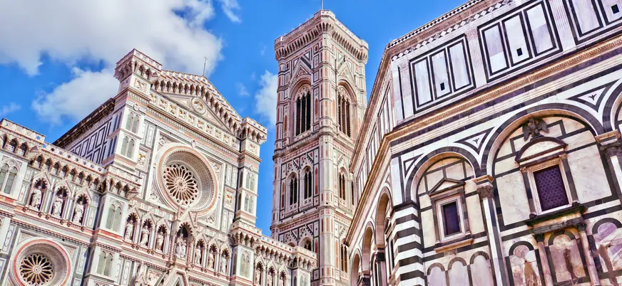 Cada detalle del complejo Duomo es una maravilla, podríamos hacer un tour, solo desde ese punto de vista.