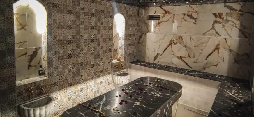 Sala de exfoliación con jabón negro en hammam Click Spa Marrakech