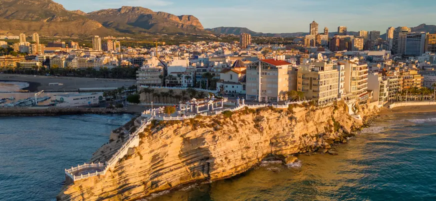 Balcón del Mediterráneo con vistas al centro histórico de Benidorm