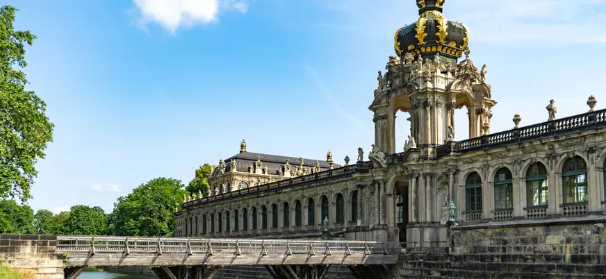Puente del Palacio Zwinger en Dresde, Alemania.