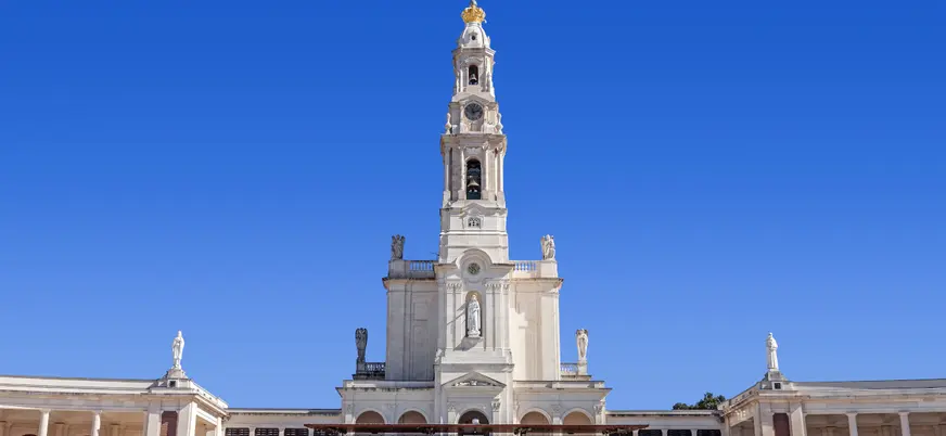 Basílica de Nuestra Señora del Rosario en el Santuario de Fátima, Portugal.