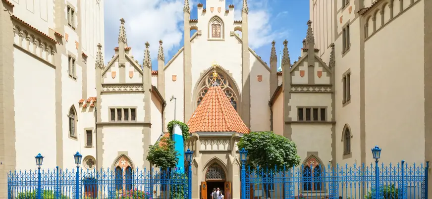 Fachada de la Sinagoga Maisel en el Barrio Judío de Praga