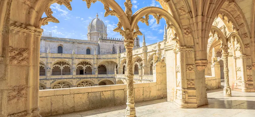 Claustro del Monasterio de los Jerónimos en Belém, Lisboa, al detalle