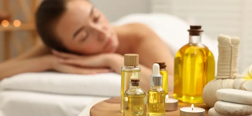 Masaje con aceites esenciales en un hammam de Marrakech