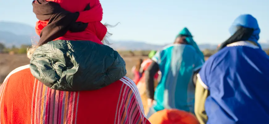 Vestimenta tradicional para paseo en camello en el palmeral de Marrakech, Marruecos