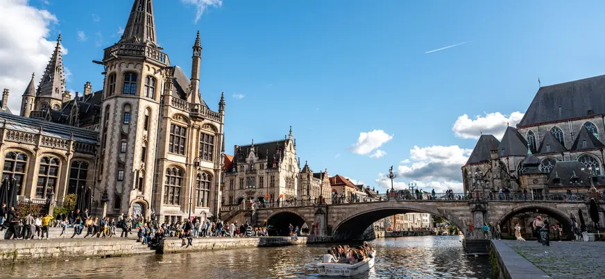 Los canales le dan a Gante un ambiente idílico que no querrás perderte.