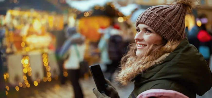 Mercado navideño de Praga durante un tour guiado por la ciudad con buendía