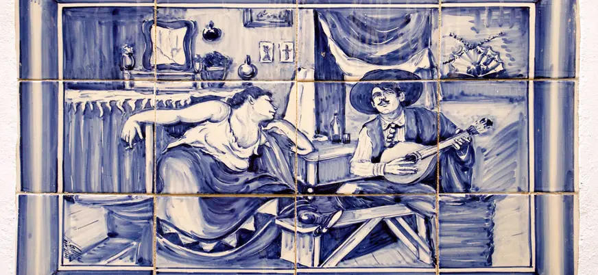 Azulejo sobre el fado en la Mouraria, uno de los barrios históricos de Lisboa