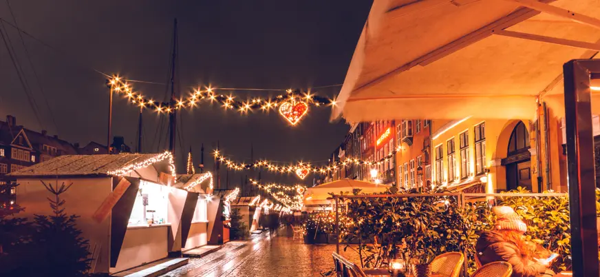 Mercadillo navideño en Nyhavn, Copenhague, Dinamarca
