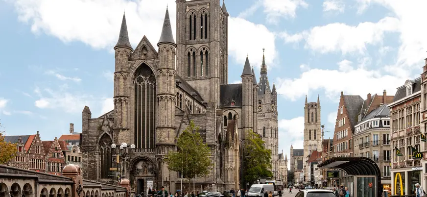 Veremos la Iglesia de San Nicolás desde todos sus ángulos.