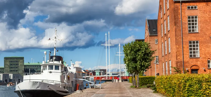 Paseo junto al canal en el barrio de Vesterbro, Copenhague