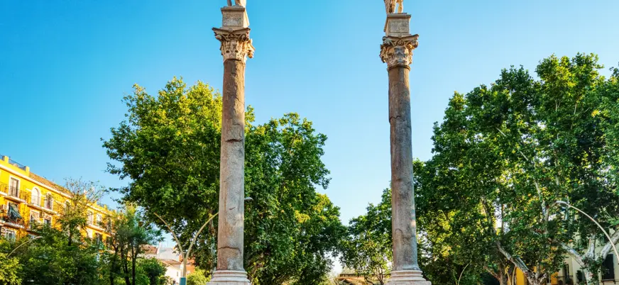 Columnas centrales de la Alameda de Hércules, una de las zonas más animadas de Sevilla.