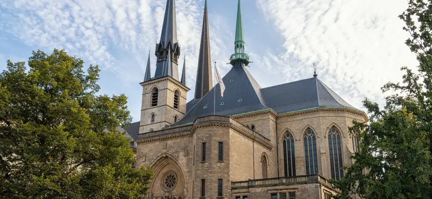 La fachada de la Catedral de Notre Dame deslumbre tanto a locales como a turistas.