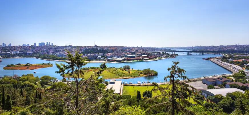 Vista panorámica desde la colina Pierre Loti en Estambul, Turquía