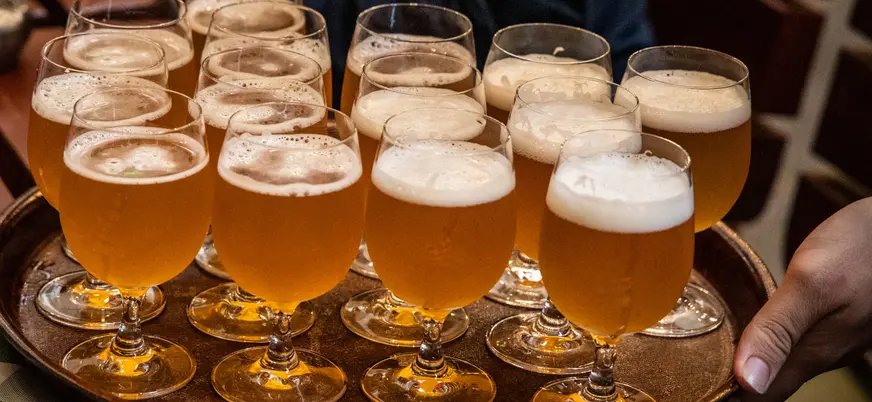 Detalle con deliciosas cervezas para disfrutar con tus amigos.