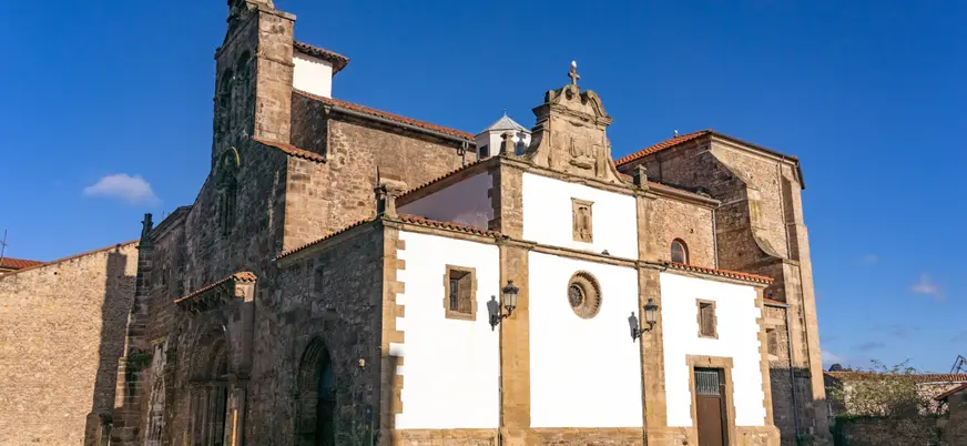 Iglesia de San Antonio de Padua en Avilés, fachada histórica