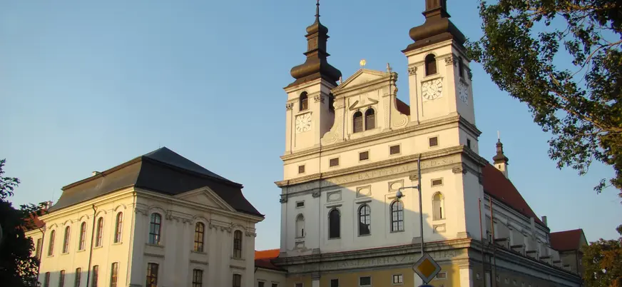 Fachada de la Iglesia de San Juan Bautista en Trnava.