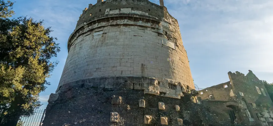 Tumba de Cecilia Metella, uno de los monumentos que se encuentran en la Via Appia.